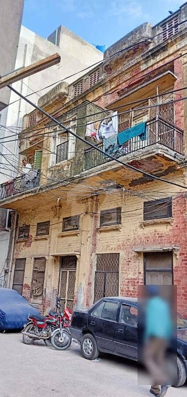 مال روڈ لاہور میں 7 کمروں کا 5 مرلہ مکان 6.5 کروڑ میں برائے فروخت۔