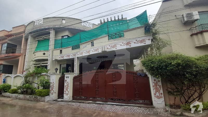 2250  Square Feet Double Storey House In Central Lalazar For Sale