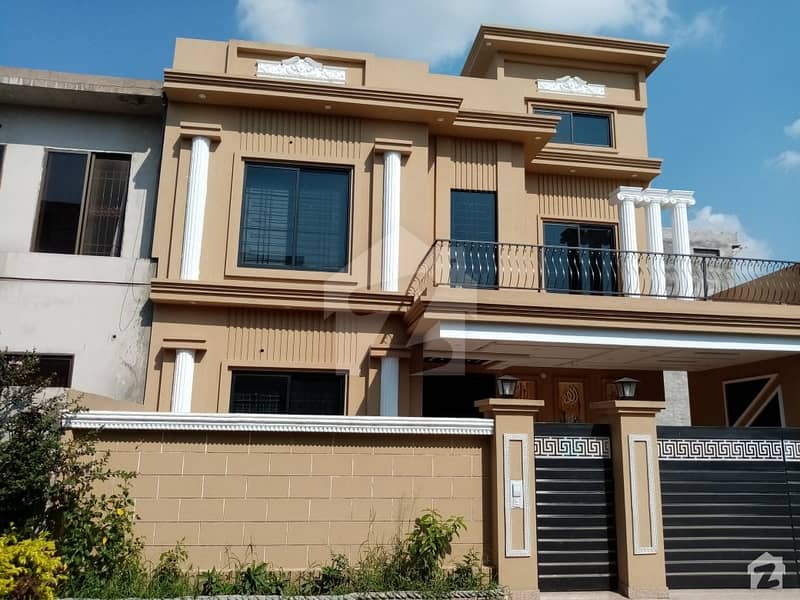 Garden Town House Sized 2250  Square Feet For Sale In phase 2 Block D