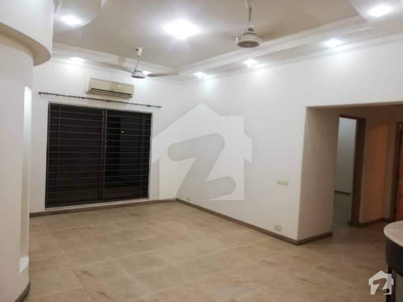 01 Kanal Separate Gate Upper Portion House Available For Rent In Dha Phase 4