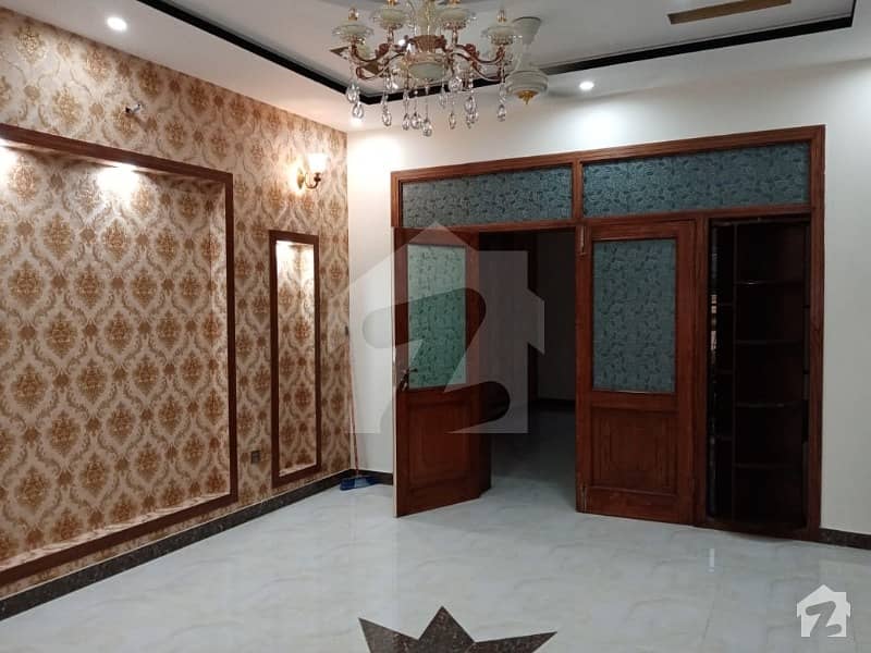 سینٹرل پارک ۔ بلاک جی سینٹرل پارک ہاؤسنگ سکیم لاہور میں 6 کمروں کا 10 مرلہ مکان 1.55 کروڑ میں برائے فروخت۔