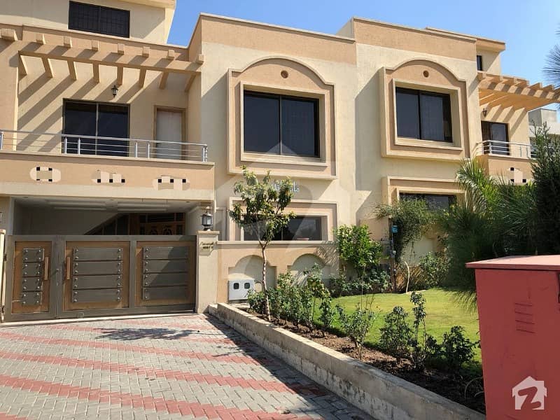بحریہ ٹاؤن فیز 8 بحریہ ٹاؤن راولپنڈی راولپنڈی میں 5 کمروں کا 8 مرلہ مکان 1.7 کروڑ میں برائے فروخت۔