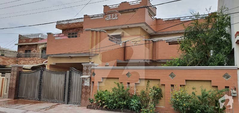 اعوان ٹاؤن ۔ مدینہ بلاک اعوان ٹاؤن لاہور میں 6 کمروں کا 1 کنال مکان 3.8 کروڑ میں برائے فروخت۔