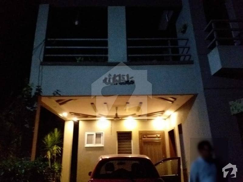ڈیوائن گارڈنز ۔ بلاک ای ڈیوائن گارڈنز لاہور میں 3 کمروں کا 8 مرلہ مکان 1.7 کروڑ میں برائے فروخت۔