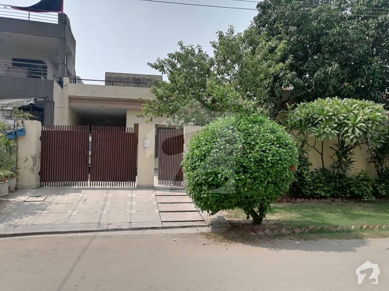 134b-1 Pgechs Prime Location Main Road  Ali Murtaza Road College Road Lahore