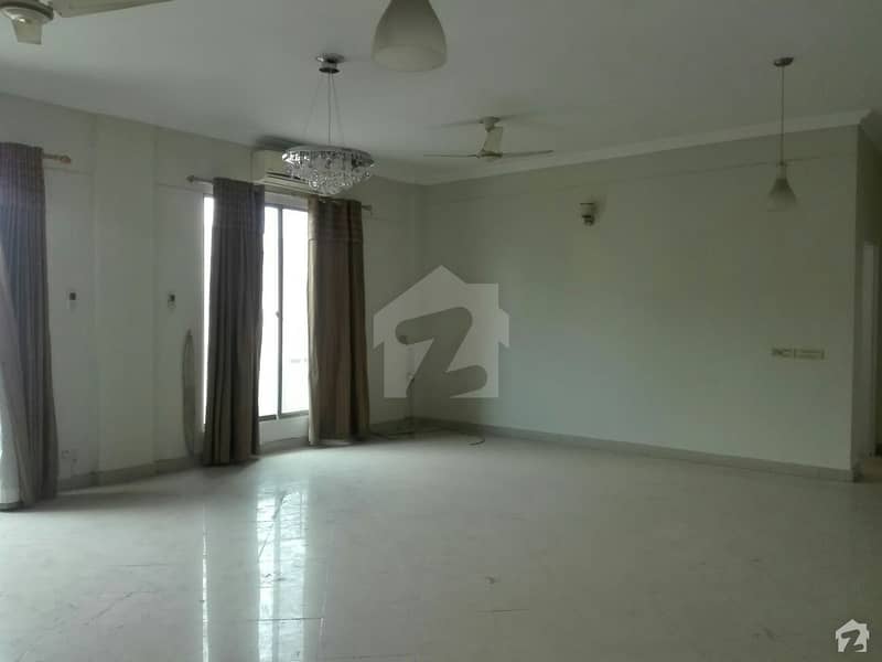 Flat Of 2743 Square Feet Available In Gulistan-e-Jauhar