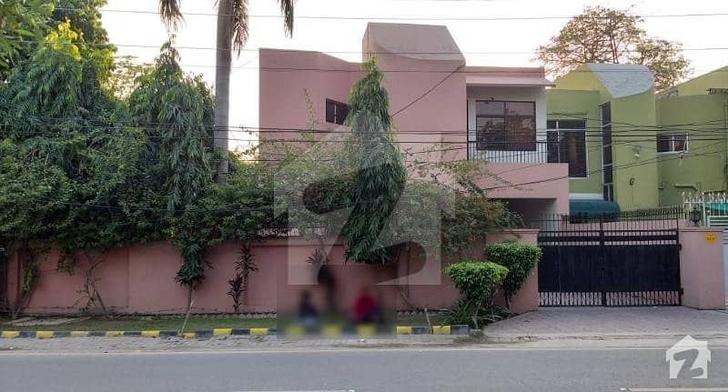 گلبرگ 5 گلبرگ لاہور میں 4 کمروں کا 1.4 کنال مکان 10 کروڑ میں برائے فروخت۔