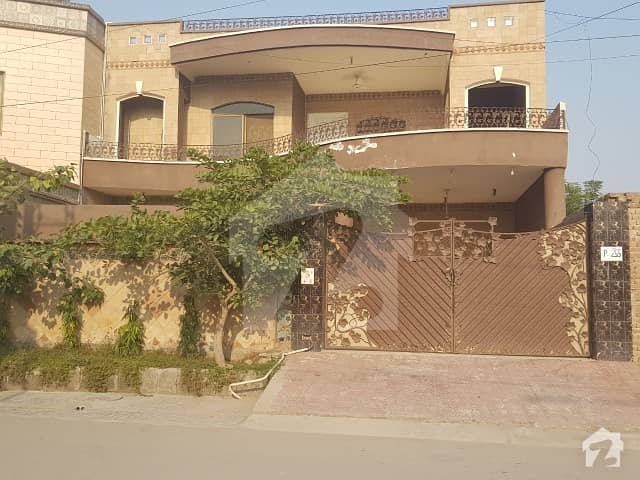 لاثانی ٹاؤن فیصل آباد میں 4 کمروں کا 10 مرلہ مکان 2.35 کروڑ میں برائے فروخت۔