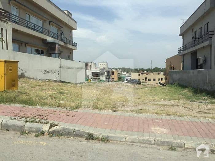 1 Kanal Possession Paid Residential Plot  151 At Ideal And Builder Location Is Available For Sale In M3 Sector Lake City