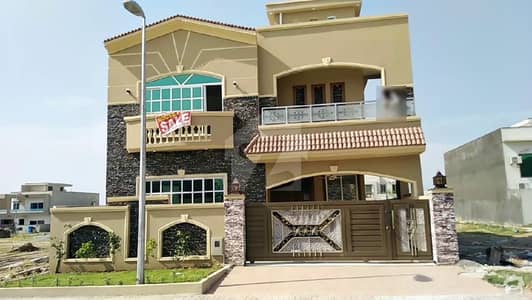 10 Marla Beautiful Fresh House For Sale In Phase 8 Bahria Town 10 Marla Beautiful Fresh House For Sale In Phase 8 Bahria Town