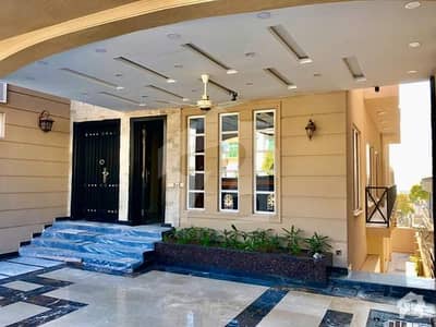 کشمیر روڈ سیالکوٹ میں 4 کمروں کا 8 مرلہ مکان 50 ہزار میں کرایہ پر دستیاب ہے۔