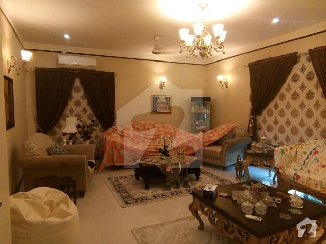 ڈی ایچ اے فیز 6 ڈی ایچ اے کراچی میں 6 کمروں کا 1.33 کنال مکان 16 کروڑ میں برائے فروخت۔