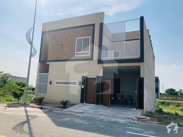 7.5 Marla Luxury House Is Up For Sale 7.5 Marla Luxury House Is Up For Sale