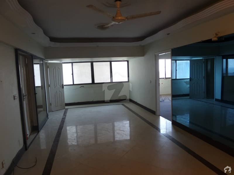 In DHA Defence 950 Square Feet Flat For Rent