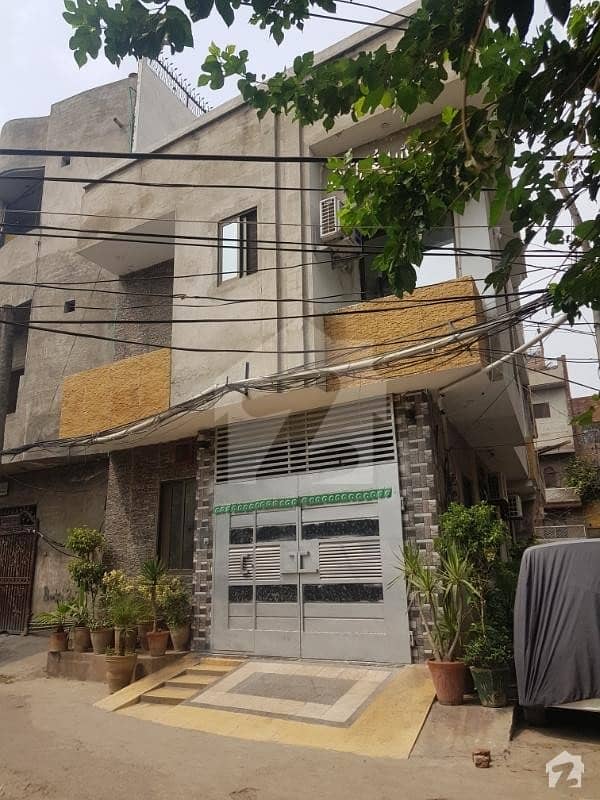 چوبرجی لاہور میں 3 کمروں کا 3 مرلہ مکان 1.1 کروڑ میں برائے فروخت۔