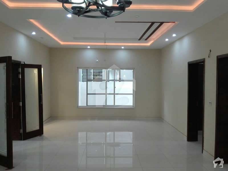 10 Marla Lower Portion Ideally Situated In Bahria Town