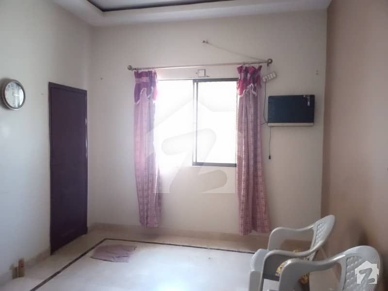 عزیز آباد گلبرگ ٹاؤن کراچی میں 2 کمروں کا 2 مرلہ فلیٹ 55 لاکھ میں برائے فروخت۔