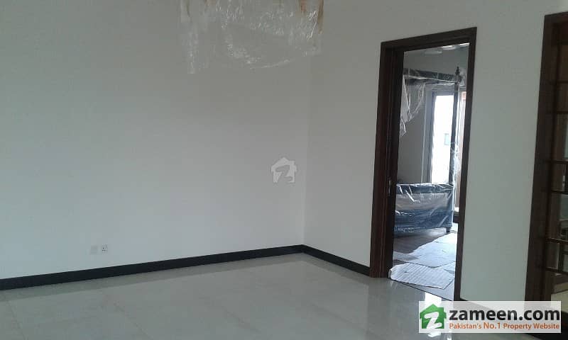 Gulberg Penthouse In High Profile Brand New Building For Rent