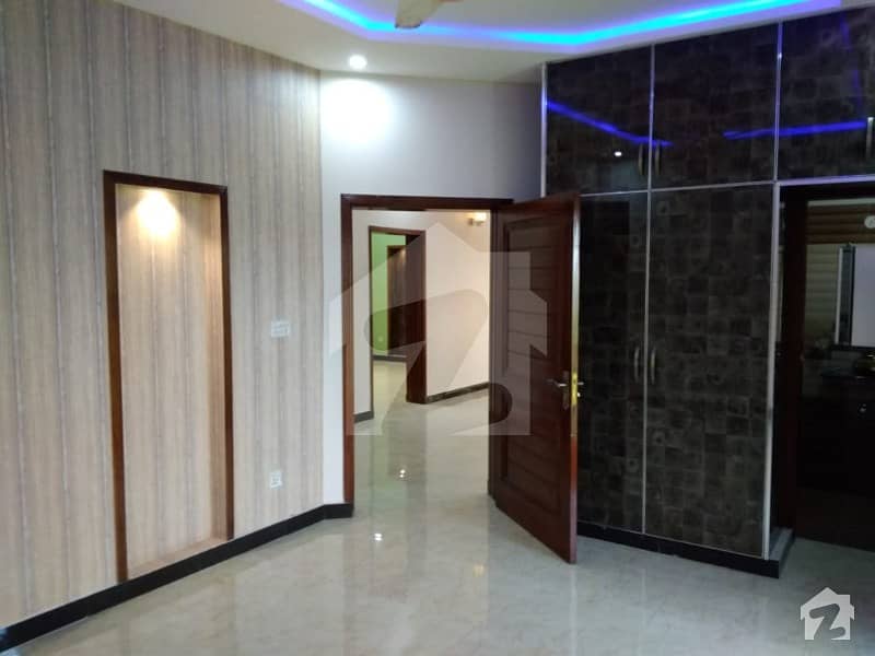 بحریہ ٹاؤن سیکٹرڈی بحریہ ٹاؤن لاہور میں 1 کمرے کا 5 مرلہ مکان 25 ہزار میں کرایہ پر دستیاب ہے۔