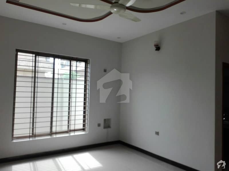Lower Portion Of 10 Marla In Pakistan Town For Rent