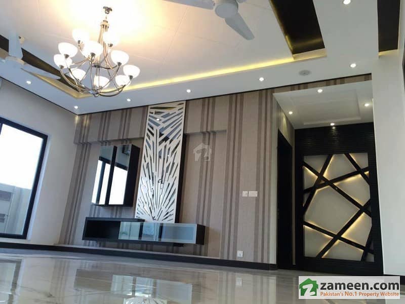 Gulberg - Penthouse In High Profile Brand New Building For Rent