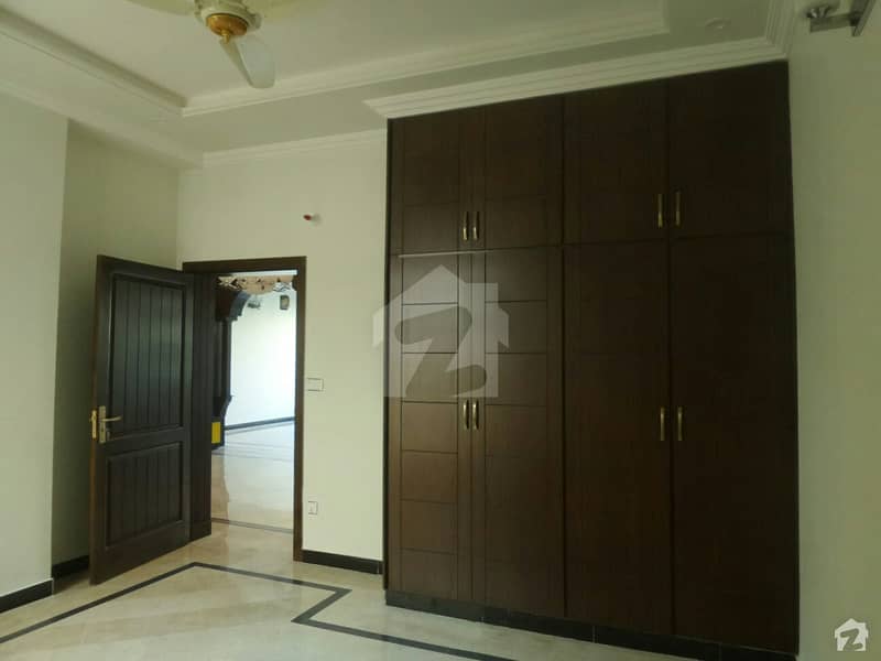 20 Marla House Up For Rent In D-12
