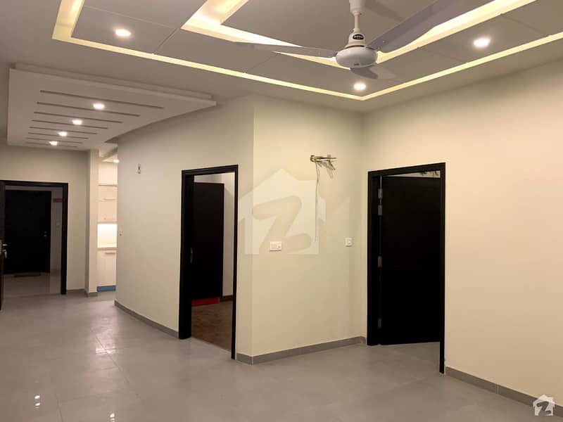 1233 Square Feet Flat For Sale In G-15