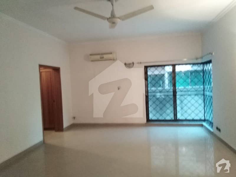 1 Kanal Attractive  nice House Available for Rent in Phase 4 DHA Defence