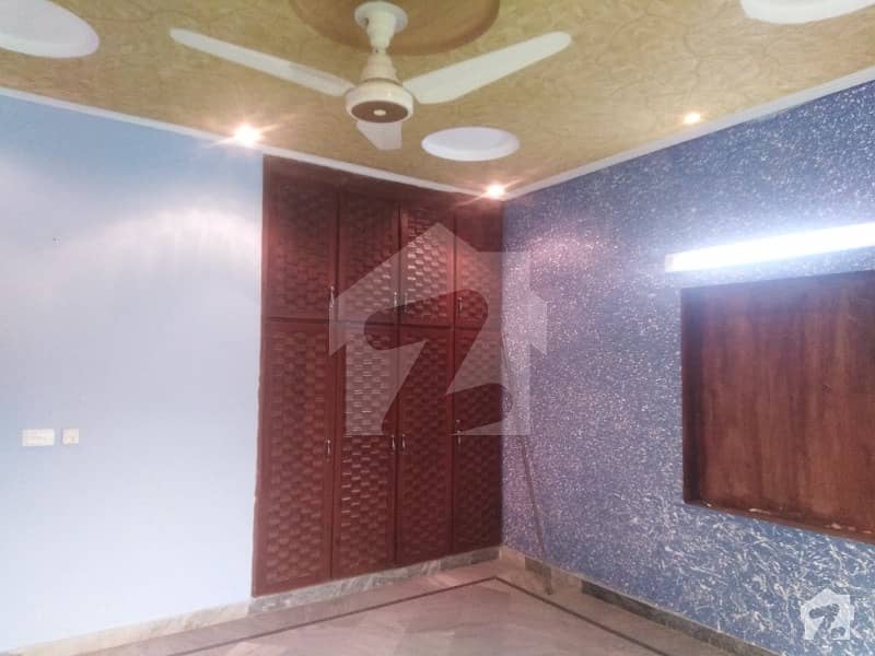 Upper Portion Of 2250  Square Feet Available In Allama Iqbal Town