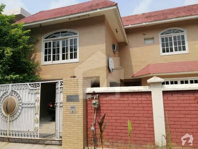 House For Sale 652 Sq Yds 9 Bed Opp The Mall Of Lahore Aziz Bhatti Road Lahore Cantt House For Sale 652 Sq Yds 9 Bed Opp The Mall Of Lahore Aziz Bhatti Road Lahore Cantt