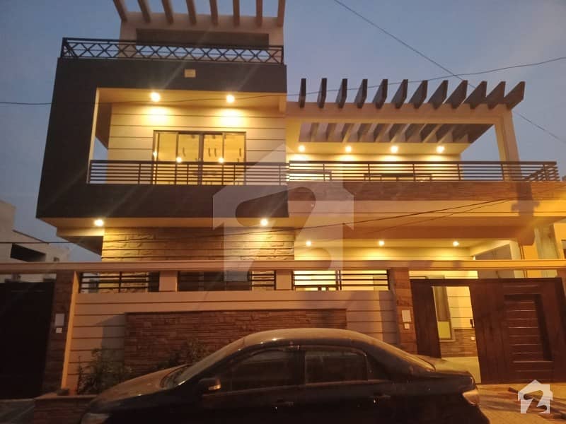 گلستانِ جوہر کراچی میں 6 کمروں کا 16 مرلہ مکان 5.5 کروڑ میں برائے فروخت۔