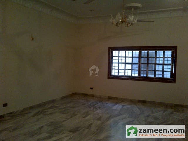 500 Yard Portion 3 Bed First Floor Drawing Dining Kitchen 1 Car Parking