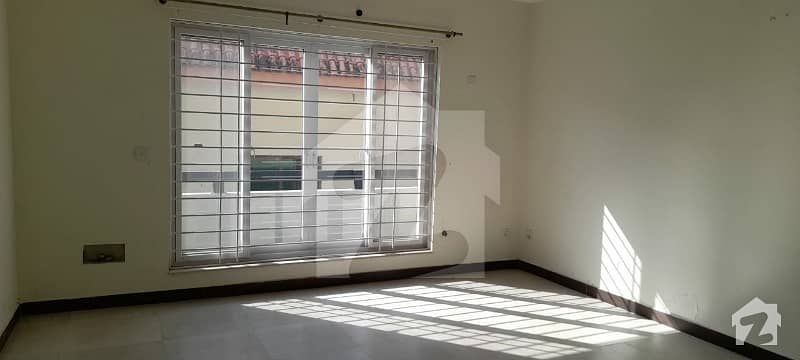 Bahria Town 10 Marla Corner Upper Portion For Rent In Phase 5