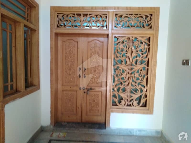 گلبرگ پشاور میں 2 کمروں کا 3 مرلہ مکان 15 ہزار میں کرایہ پر دستیاب ہے۔