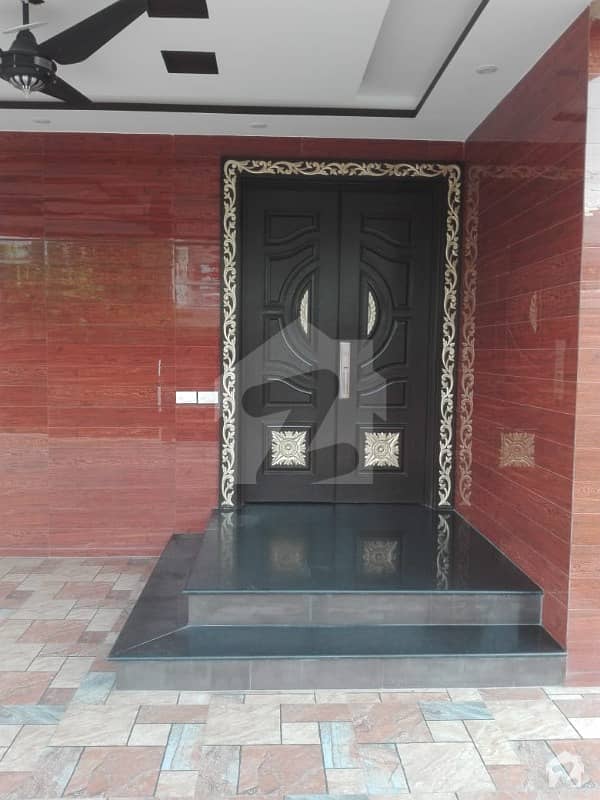ویلینشیاء ہاؤسنگ سوسائٹی لاہور میں 5 کمروں کا 1 کنال مکان 3.9 کروڑ میں برائے فروخت۔