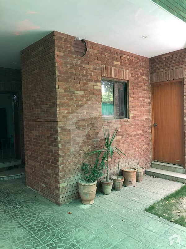 ڈی ایچ اے فیز 3 - بلاک زیڈ فیز 3 ڈیفنس (ڈی ایچ اے) لاہور میں 4 کمروں کا 10 مرلہ مکان 2.5 کروڑ میں برائے فروخت۔