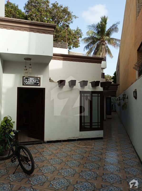 300 Sq Yards Bungalow For Sale
