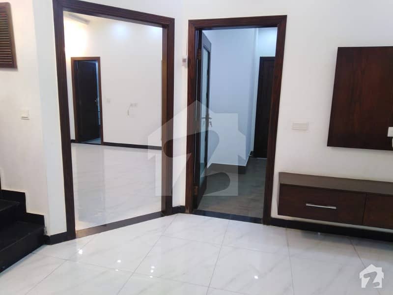بحریہ ٹاؤن سیکٹرڈی بحریہ ٹاؤن لاہور میں 2 کمروں کا 5 مرلہ بالائی پورشن 24 ہزار میں کرایہ پر دستیاب ہے۔
