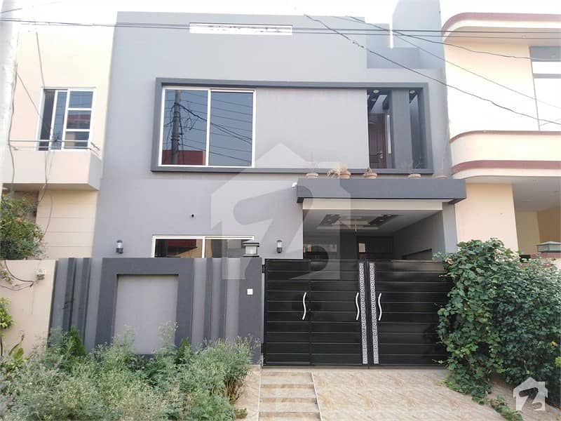 5 Marla House Ideally Situated In Central Park Housing Scheme
