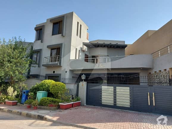 Phase 7 15 Marla Corner House Up For Sale