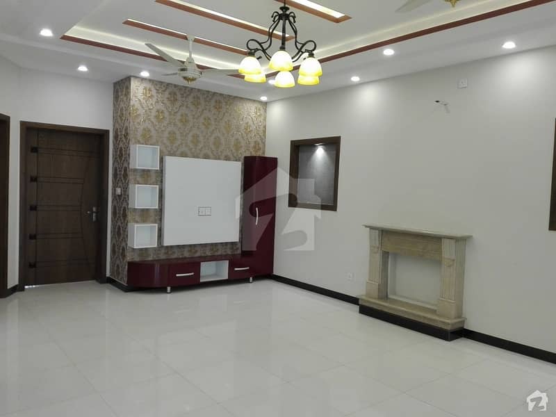 ایف ۔ 9 اسلام آباد میں 3 کمروں کا 4 کنال مکان 3.1 کروڑ میں برائے فروخت۔