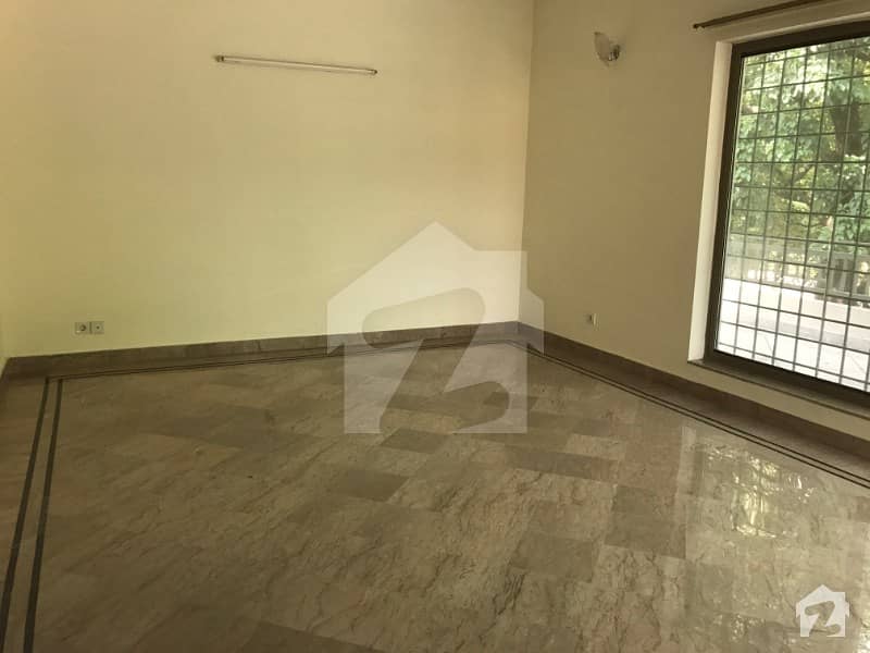 Prime Location Old House For Sale In F71 Islamabad
