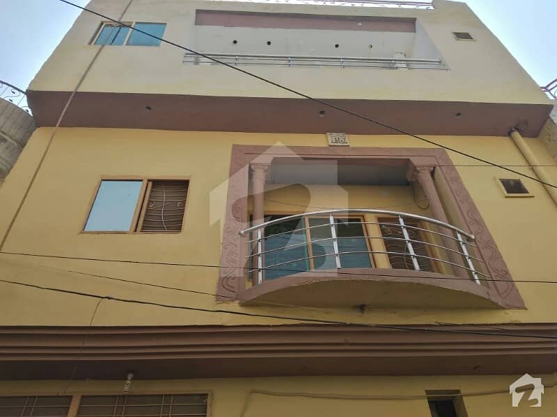سمیع ٹاؤن لاہور میں 7 کمروں کا 4 مرلہ مکان 90 لاکھ میں برائے فروخت۔