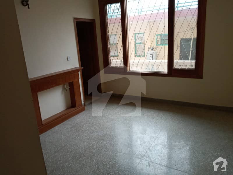 600 Sq Yard Beautiful Upper Portion For Rent In F-11 Islamabad 2 Beds With 2 Attached Bath