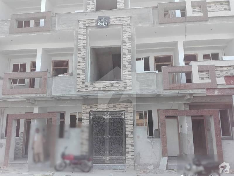 مسلم ٹاؤن راولپنڈی میں 8 مرلہ عمارت 4 کروڑ میں برائے فروخت۔