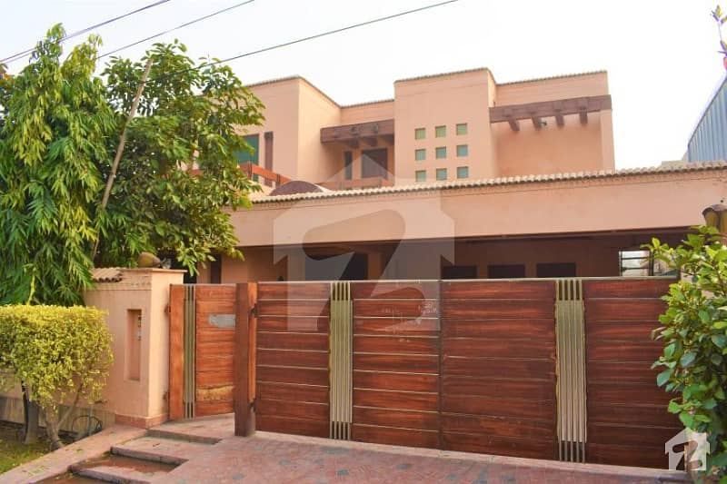 Well Maintained One Kanal Beautiful Bungalow Located At Heart Of Phase 2 Once Visit