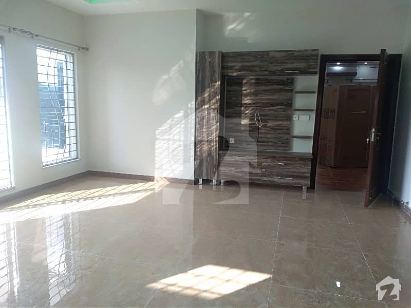 Newly Constructed 1000 Square Yards Sammy Furnished Upper Portion Available On Rent