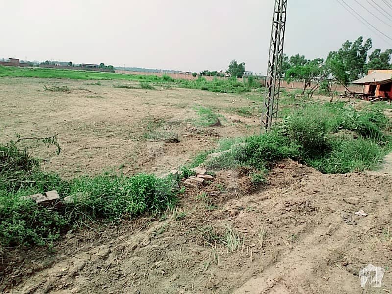 رائیونڈ روڈ لاہور میں 23 کنال زرعی زمین 14.95 کروڑ میں برائے فروخت۔