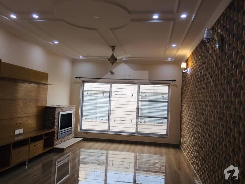Facing Park 1 Kanal Upper Portion Available For Rent
