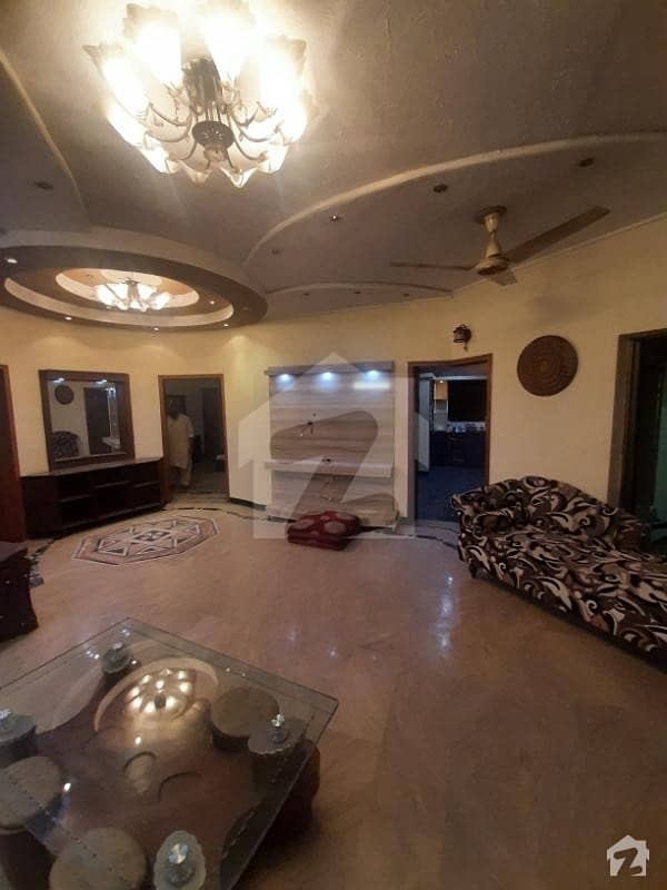 ڈی ایچ اے فیز 4 ڈیفنس (ڈی ایچ اے) لاہور میں 5 کمروں کا 1 کنال مکان 1.5 لاکھ میں کرایہ پر دستیاب ہے۔